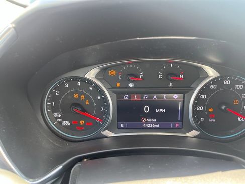 Used 2019 Chevrolet Equinox LT w/ Sun & Navigation Package AWD/4WD image 10
