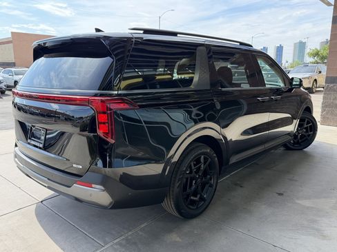 Used 2025 Kia Carnival SX w/ SX Dark Edition Package FWD image 4
