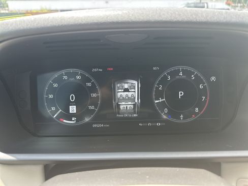 Used 2018 Land Rover Discovery HSE AWD/4WD image 21