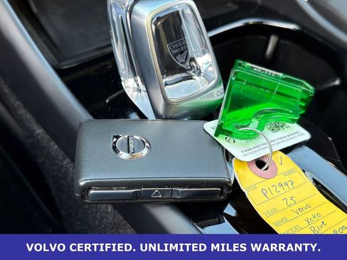 Certified 2025 Volvo XC40 B5 Plus AWD/4WD image 37