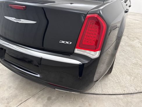 Used 2018 Chrysler 300 Touring w/ Driver Convenience Group RWD image 23
