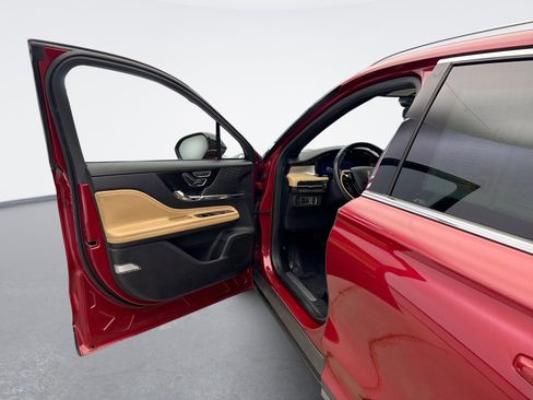 Used 2022 Lincoln Corsair Reserve w/ Equipment Group 201A image 9