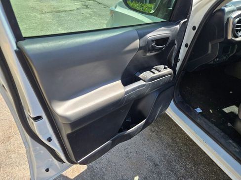 Used 2018 Toyota Tacoma SR5 image 9