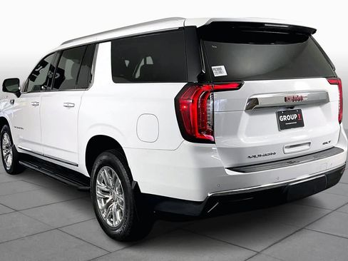 Used 2023 GMC Yukon XL SLT w/ SLT Premium Package image 11
