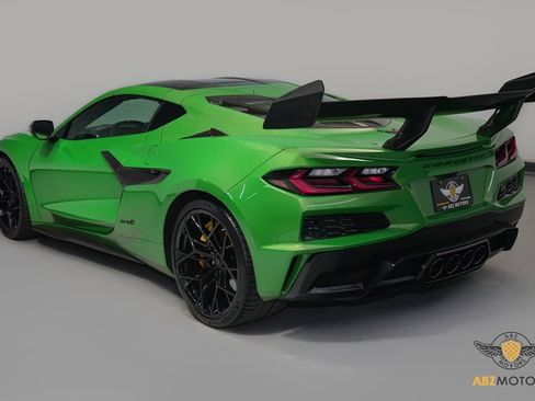 Used 2026 Chevrolet Corvette ZR1 w/ ZR1 Carbon Fiber Aero Package image 7