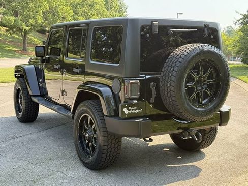 Used 2017 Jeep Wrangler Unlimited Sahara AWD/4WD image 4