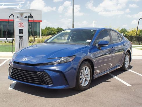 Used 2025 Toyota Camry LE image 22