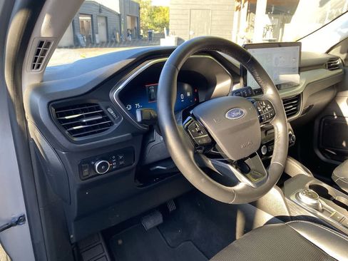 Used 2024 Ford Escape Platinum AWD/4WD image 2