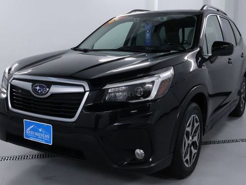 Used 2021 Subaru Forester Premium image 3