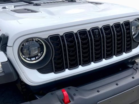 Used 2024 Jeep Wrangler Unlimited Rubicon AWD/4WD image 29