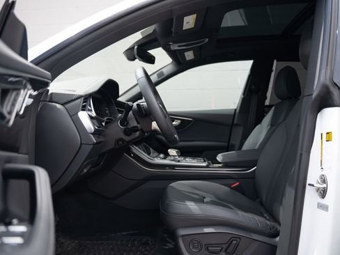 Used 2025 Audi Q8 Premium Plus w/ Premium Plus Package AWD/4WD image 17