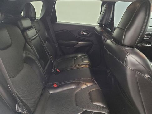 Used 2019 Jeep Cherokee Limited AWD/4WD image 19