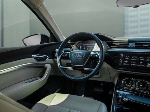 Used 2022 Audi e-tron Premium Plus w/ Premium Plus Package image 29