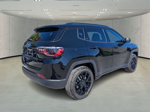 New 2026 Jeep Compass Latitude image 4