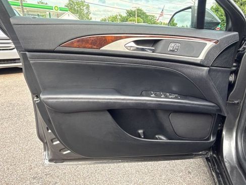Used 2019 Lincoln MKZ Reserve FWD image 9