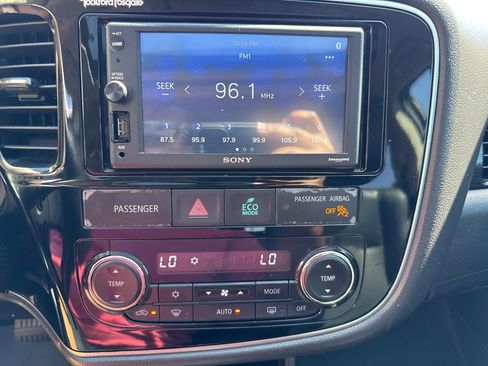 Used 2016 Mitsubishi Outlander SEL FWD image 11