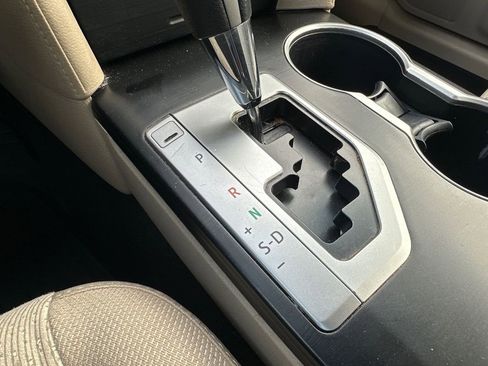 Used 2013 Toyota Camry LE image 19