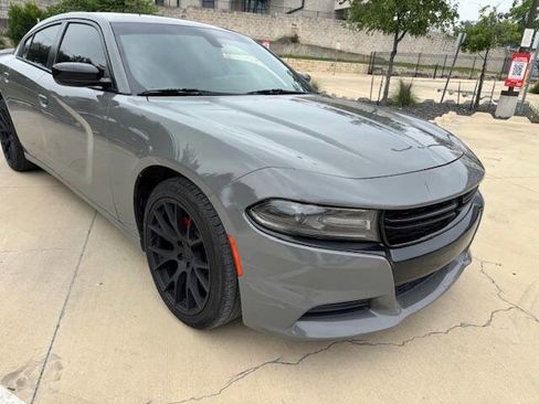Used 2019 Dodge Charger SXT w/ Blacktop Package RWD image 8
