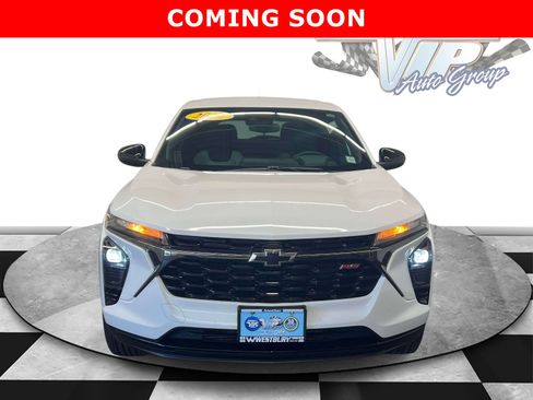 Used 2024 Chevrolet Trax RS w/ Driver Confidence Package FWD image 2