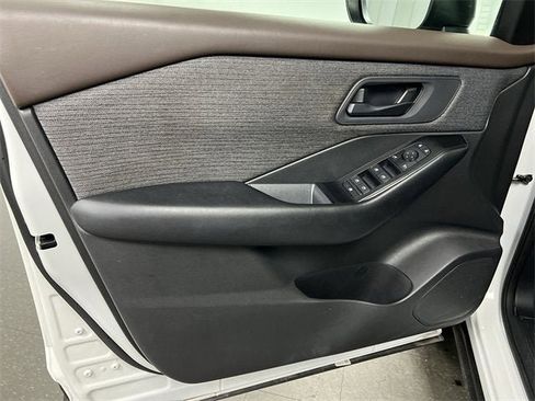 Used 2023 Nissan Rogue S image 21