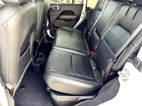 Used 2023 Jeep Wrangler Unlimited Sahara image 19