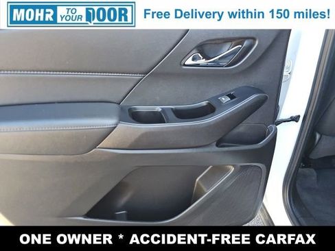 Used 2023 Chevrolet Traverse LT image 37
