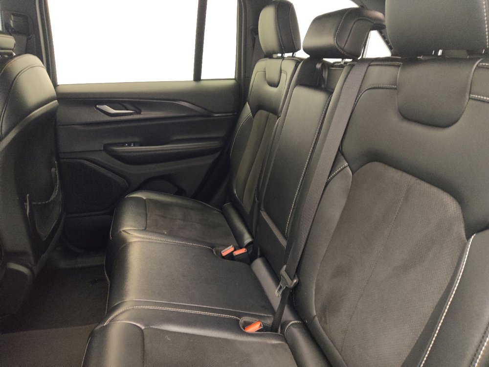 Used 2023 Jeep Grand Cherokee Altitude RWD image 18