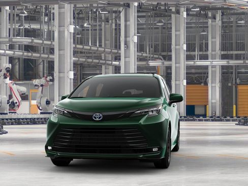 New 2025 Toyota Sienna XLE Woodland Edition image 18