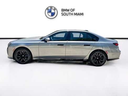 Used 2023 BMW 740i image 4