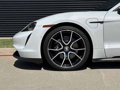 Used 2023 Porsche Taycan image 11