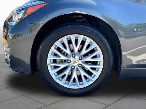 Used 2015 INFINITI Q70 L 3.7 RWD image 11