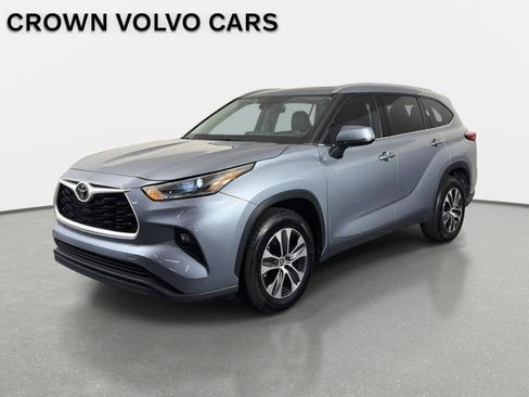 Used 2021 Toyota Highlander XLE FWD image 1