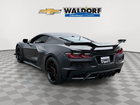 Used 2025 Chevrolet Corvette Z06 RWD image 4