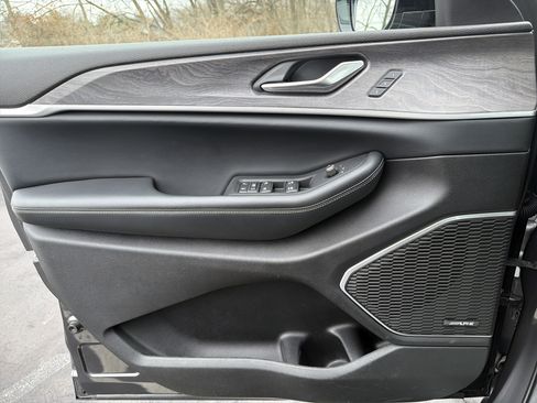 Used 2022 Jeep Grand Cherokee L Limited w/ Luxury Tech Group II image 36