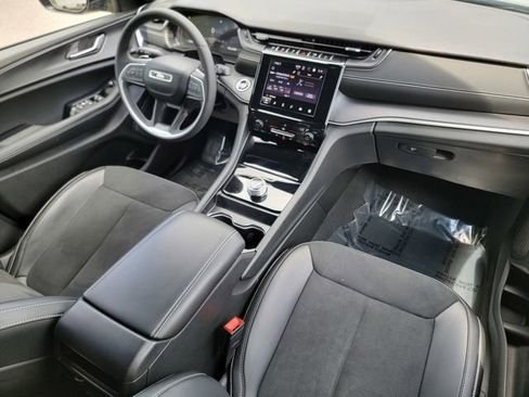 Certified 2024 Jeep Grand Cherokee Altitude AWD/4WD image 39