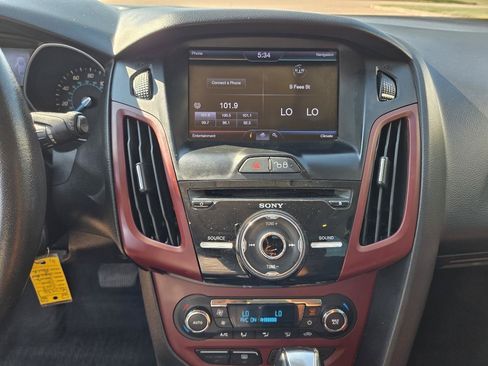 Used 2013 Ford Focus SE FWD image 16