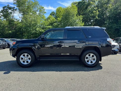 Used 2018 Toyota 4Runner SR5 AWD/4WD image 2