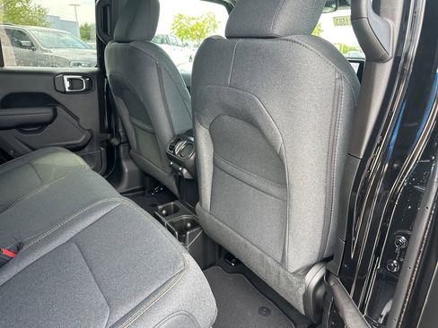 New 2025 Jeep Gladiator Sport image 43