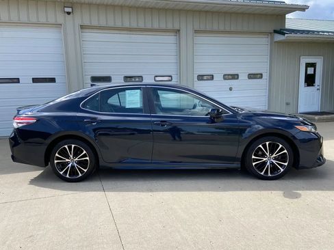 Used 2020 Toyota Camry SE FWD image 7