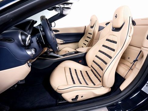 Certified 2019 Ferrari Portofino image 4