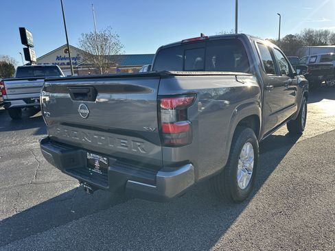 Used 2022 Nissan Frontier SV image 8