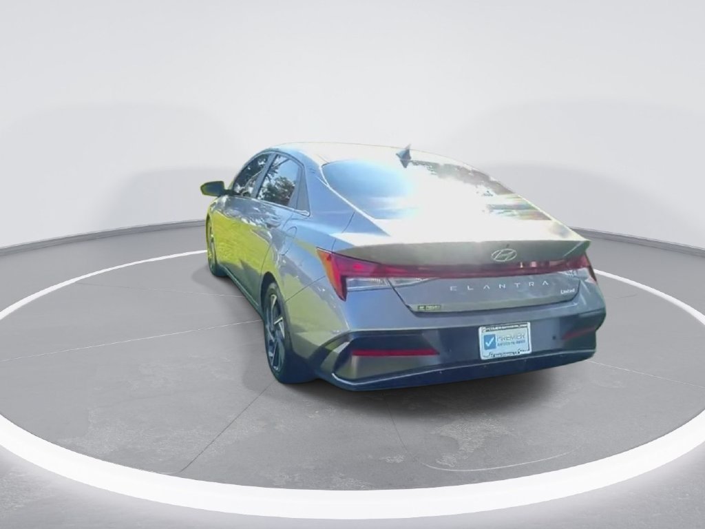 Used 2024 Hyundai Elantra Limited FWD image 7