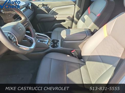 Used 2025 Chevrolet Colorado Z71 w/ Technology Package AWD/4WD image 25