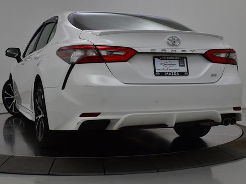 Used 2018 Toyota Camry SE FWD image 9