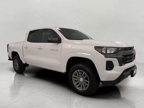 Certified 2024 Chevrolet Colorado LT w/ LT Convenience Package II AWD/4WD image 1