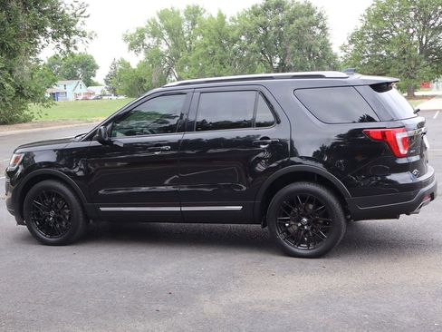 Used 2018 Ford Explorer XLT AWD/4WD image 8