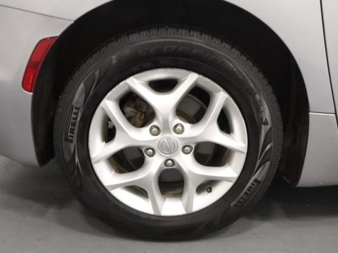 Used 2020 Chrysler Pacifica Limited FWD image 28