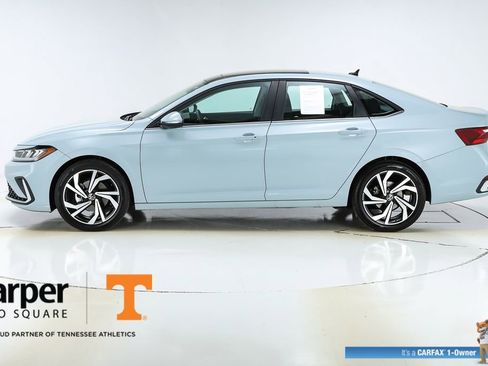 Used 2025 Volkswagen Jetta SEL image 2