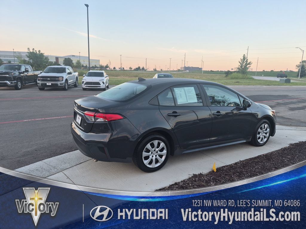 Used 2024 Toyota Corolla LE FWD image 5