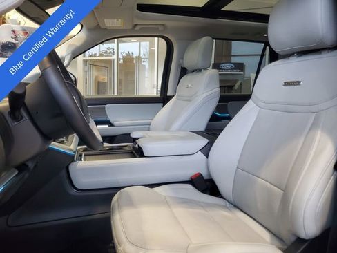 Certified 2025 Ford Expedition Platinum image 5